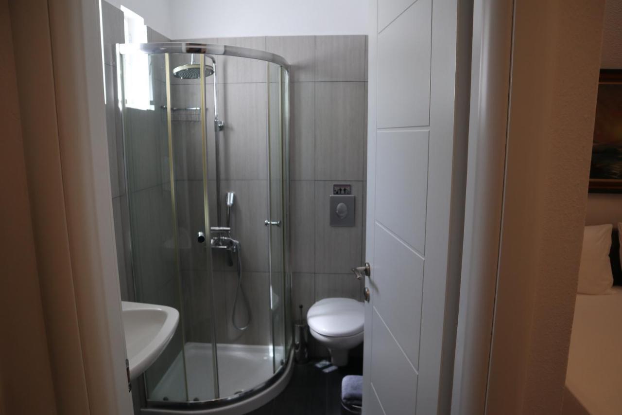 Anna'S Place Rooms 伊拉克利亚岛 外观 照片